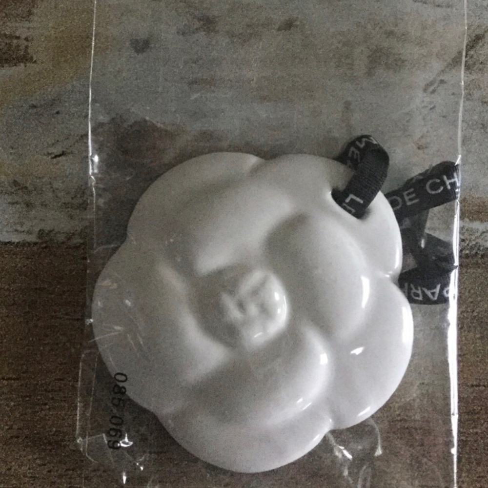 AUTHENTIC CHANEL Camellia Perfume Ceramic Blotter Charm NEW